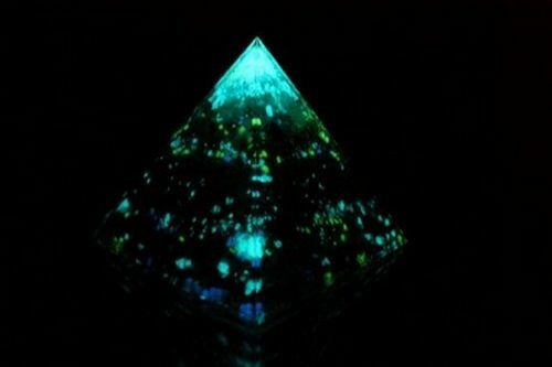 Orpanit® Orgonit nachtleuchtende Pyramide XL